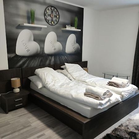 Freedom-Fehervar Apartman Székesfehérvár Exteriör bild