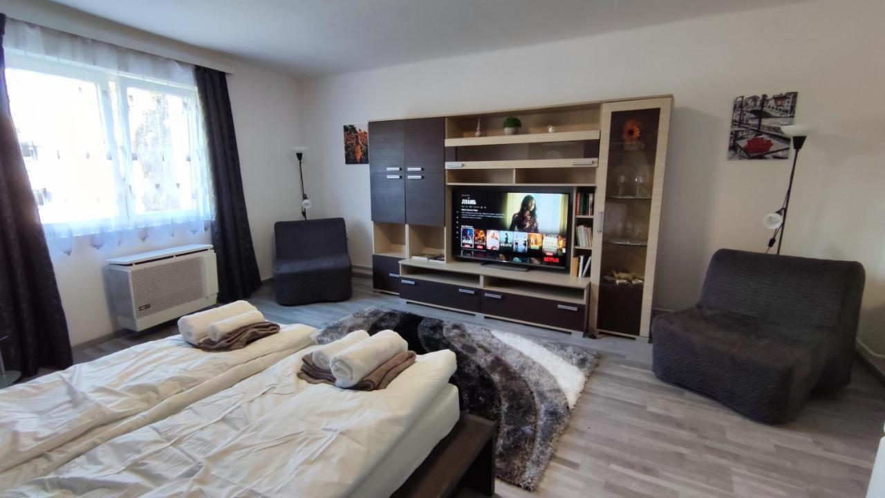 Freedom-Fehervar Apartman Székesfehérvár Exteriör bild