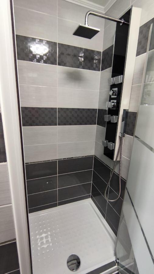 Freedom-Fehervar Apartman Székesfehérvár Exteriör bild